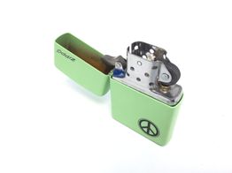 encendedor zippo paz