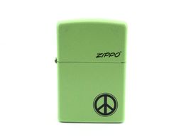 encendedor zippo verde simbolo de paz