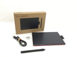 equipamiento diseño grafico wacom one
