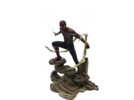 figura accion diorama marvel avengers spiderman