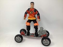 figura accion hasbro accion en patin