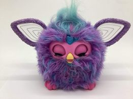 figura accion hasbro furby violeta