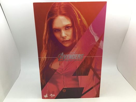 figura accion hot toys scarlet witch