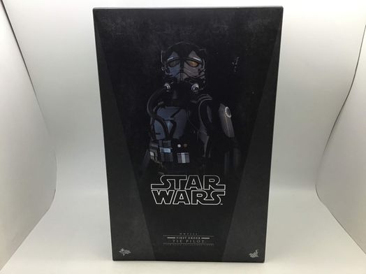 figura accion hot toys tie pilot