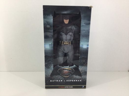 figura accion neca batman vs superman