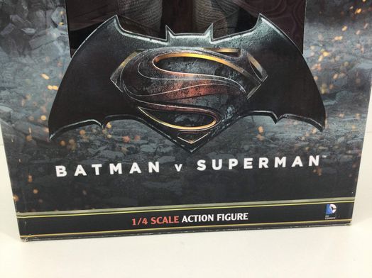 figura accion neca batman vs superman