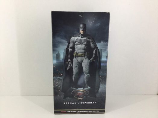 figura accion neca batman vs superman