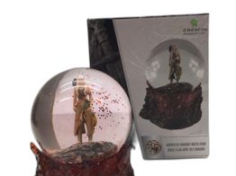 figura accion game of thrones mother of dragons waterglobe resin collectible by enesco