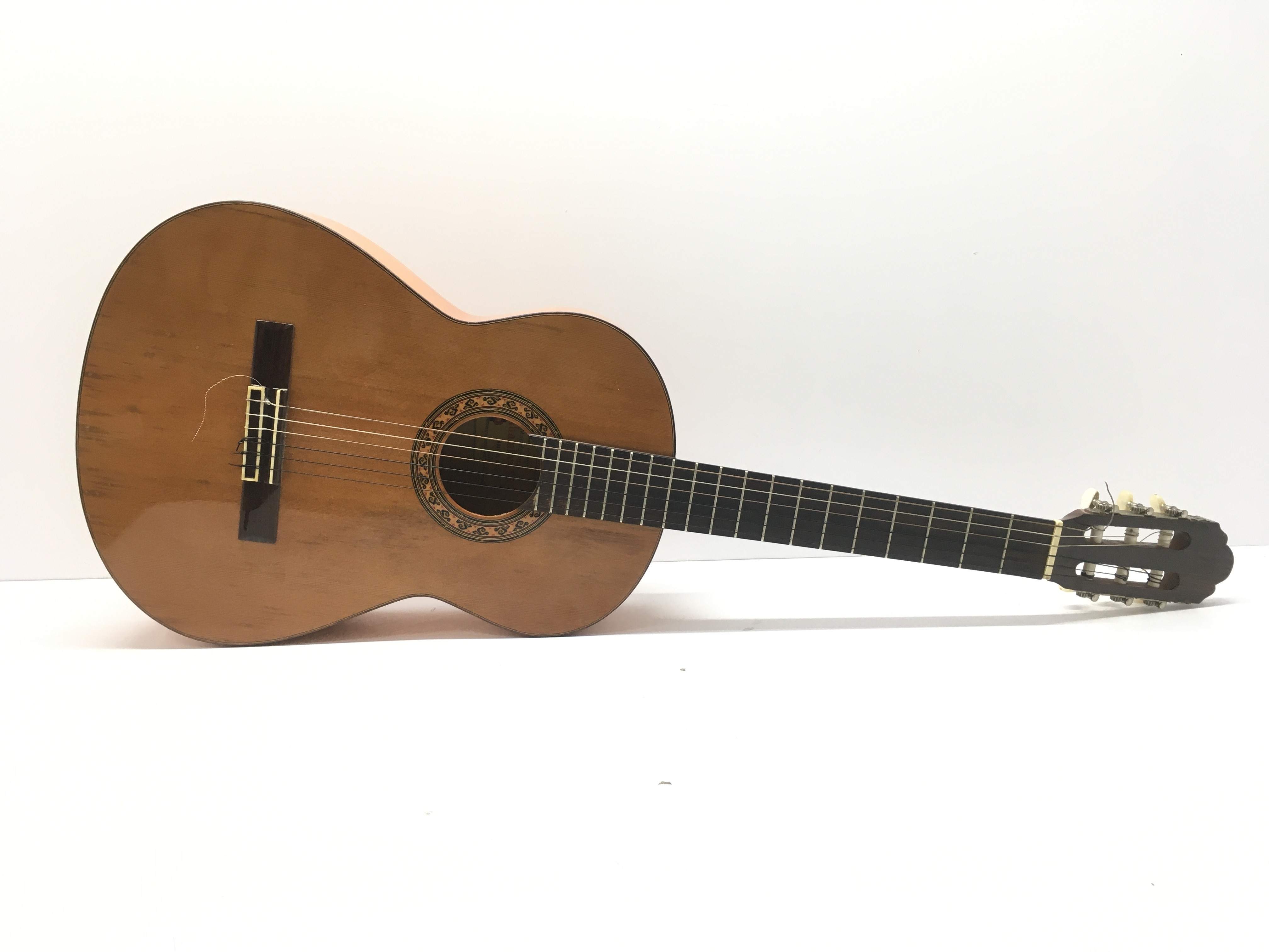 GUITARRA CLASICA