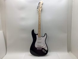 guitarra el&eacute;trica squier stratocaster