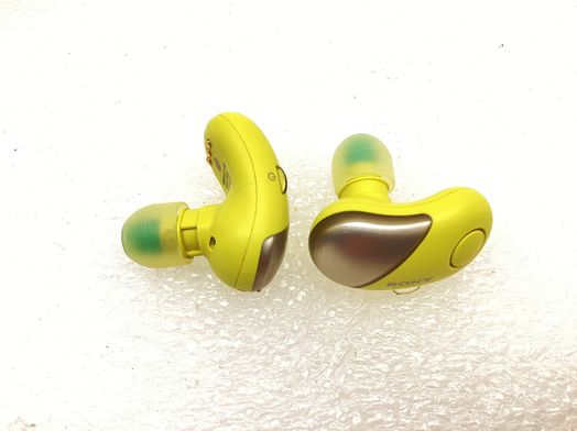 in ear sony wf-sp700n