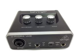 interface behringer u-phoria um2