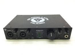 interface black lion audio revolution 2x2