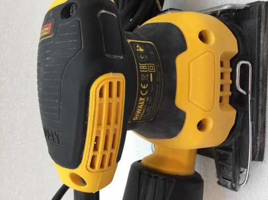 lixadora banda dewalt dwe6411