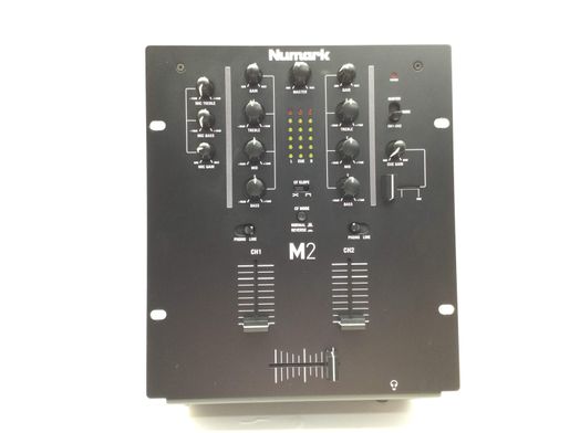 mesa dj numark m2