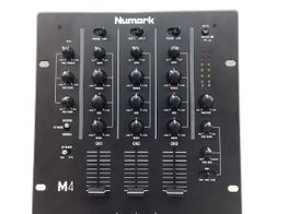 mesa mistura numark m4