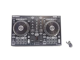 Mesa dj Roland dj-202