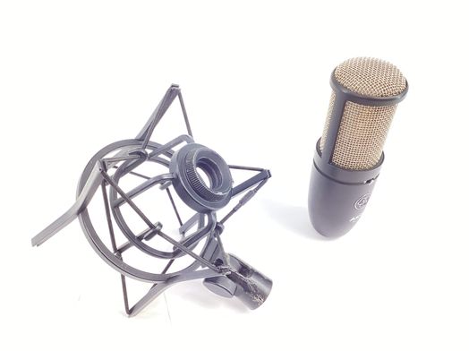 microfone vocalista akg p420
