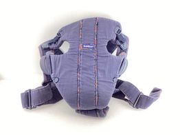 mochila porta-beb&eacute; babybj&ouml;rn denim azul con tart&aacute;n escoc&eacute;s