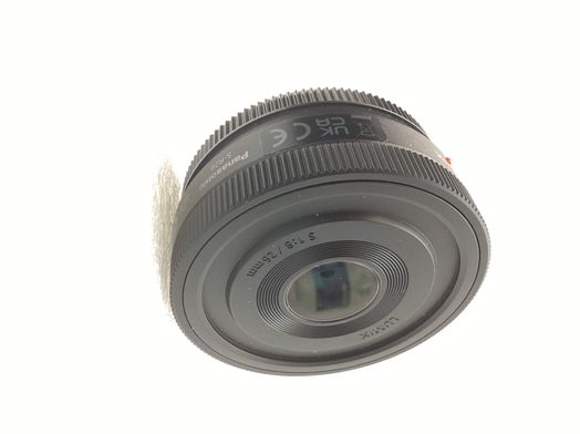 objetivo panasonic lumix s 26mm f/8