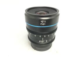 objetivo sirui 24 t1.2