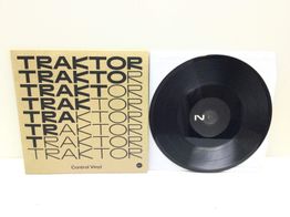 otro equpamiento dj traktor control vinyl