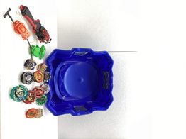 outros jogos e brinquedos beyblade varios