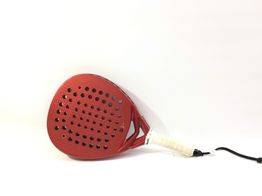 pala de padel wilson rojo.