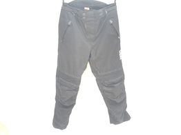 pantalon motorista dbk no tiene