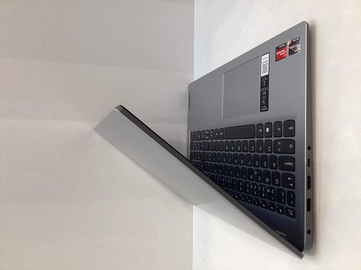 pc port&aacute;til lenovo 82vg