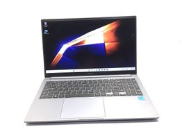 pc Portatil Samsung np750xgj, Intel Core i3-1315u, 8gb Ram, 256gb Ram, Grafica Compartida