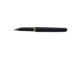 pluma estilografica parker negro mate con remates dorados