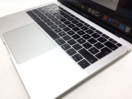 portatil apple apple macbook air core i5 1.6 13 retina true tone (2019) (a1932)