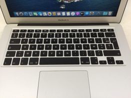 portatil apple apple macbook air core i5 1.8 13 (2017) (a1466)