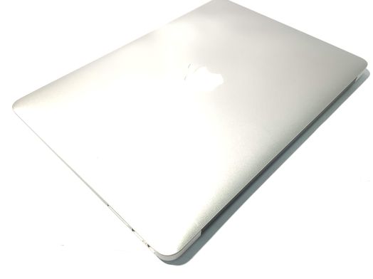 portatil apple apple macbook air core i5 1.8 13 (2017) (a1466)
