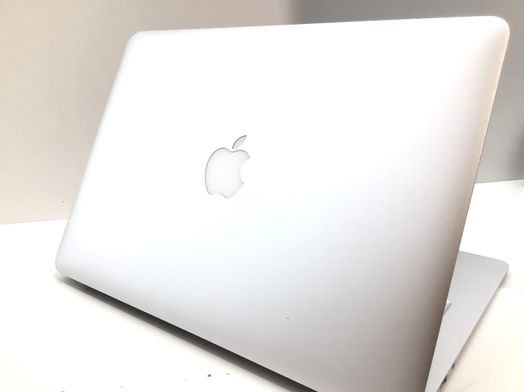 portatil apple apple macbook air core i5 1.8 13 (2017) (a1466)