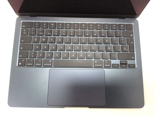 portatil apple apple macbook air m3 8-core 4.0 13 (8gpu) (2024) (a3113)