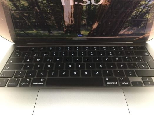 portatil apple apple macbook air m3 8-core 4.0 13 (8gpu) (2024) (a3113)