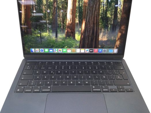 portatil apple apple macbook air m3 8-core 4.0 13 (8gpu) (2024) (a3113)