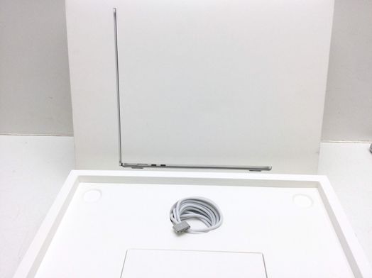 portatil apple apple macbook air m3 8-core 4.0 15 (10gpu) (2024) (a3114)