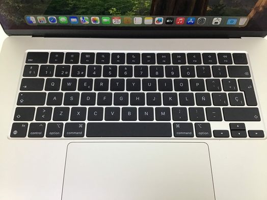 portatil apple apple macbook air m3 8-core 4.0 15 (10gpu) (2024) (a3114)