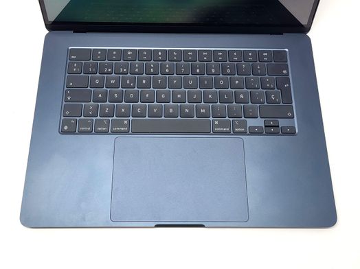 portatil apple apple macbook air m3 8-core 4.0 15 (10gpu) (2024) (a3114)