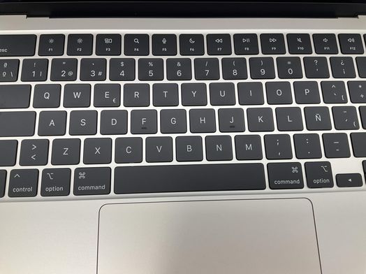 portatil apple apple macbook air m4 10-core 4.4 13 (8gpu) (2025) (a3240)