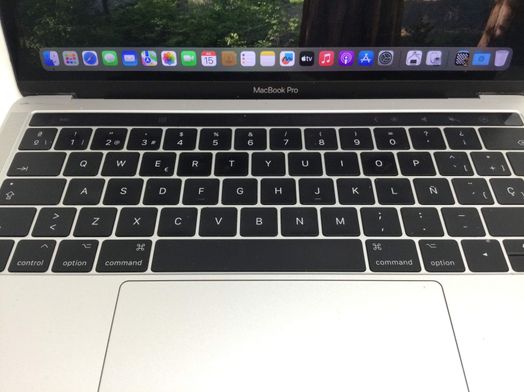 portatil apple apple macbook pro core i5 3.3 13 touchbar (2017) (a1706)