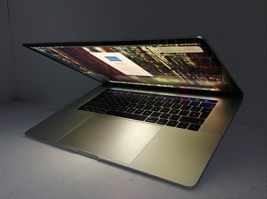 portatil apple apple macbook pro core i7 2.6 15 touchbar (2018) (a1990)