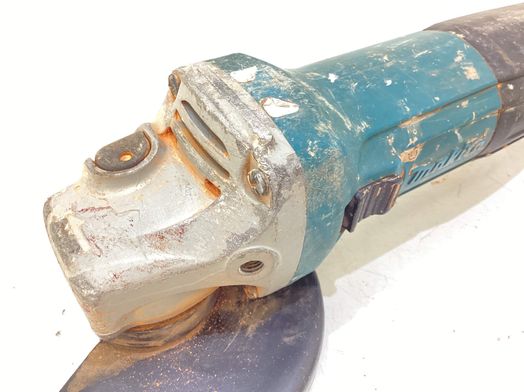 radial makita ga4530r