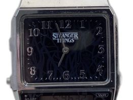 reloj pulsera unisex casio aq-800e stranger things edition