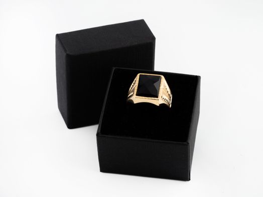 sello oro 18k con onix 