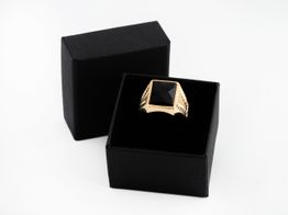 sello oro 18k con onix 
