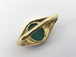 sello oro 18k con malaquita 